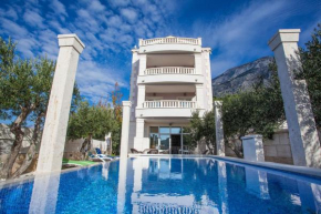 Гостиница Villa Luce mit Pool  Макарска 